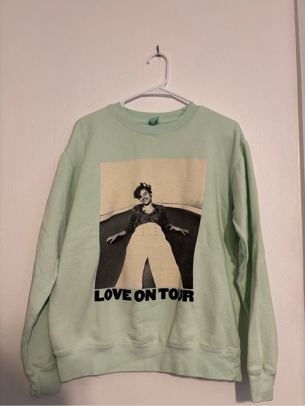 Love On Tour Graphic Sweatshirt - Mint Green